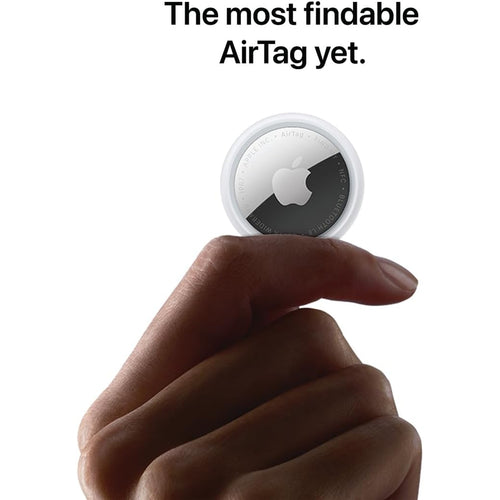 Apple AirTag segunda generación sostenido en la mano como localizador fácil de encontrar